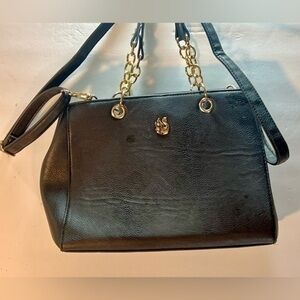 BLACK PURSE WITH GOLD ACCENT SWAN ON FRONT 4 INSIDE POCKETS